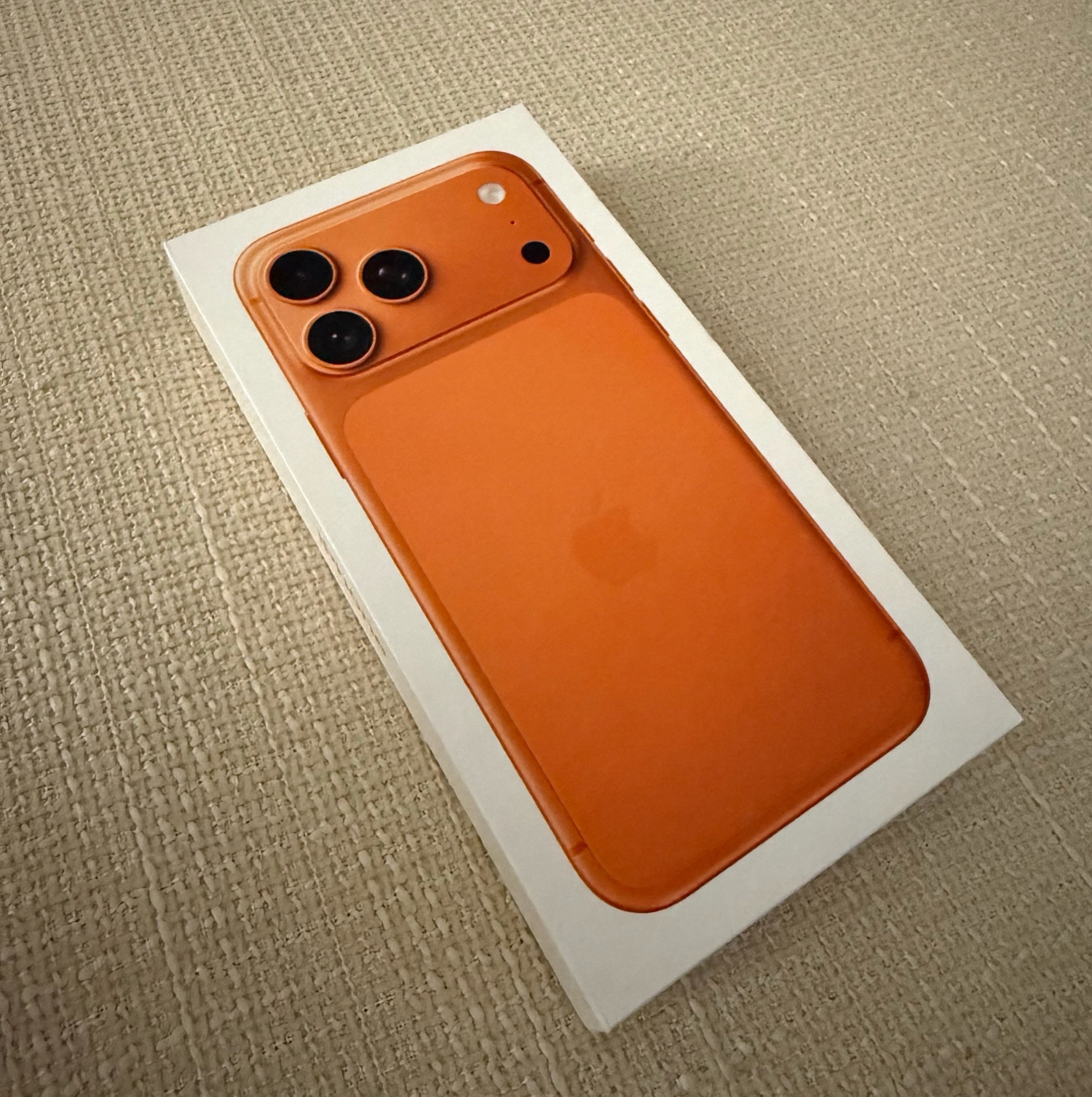 آيفون 17 برو ماكس 256 قيقا جديد بالكرتون