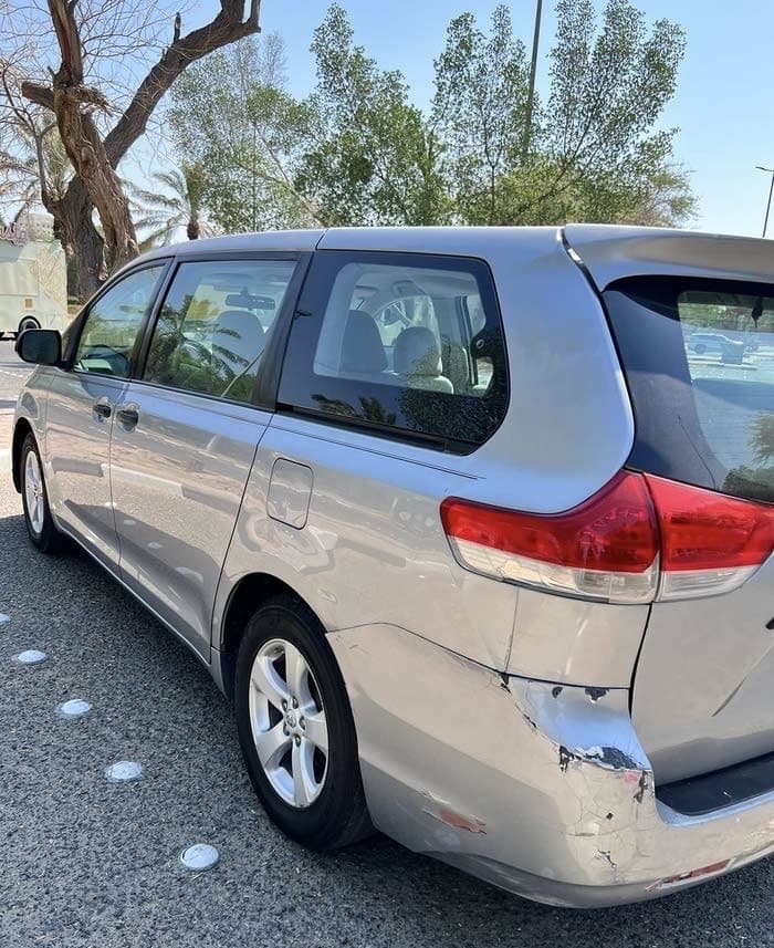 للبيع تويوتا سيينا موديل 2011 thumbnail 5