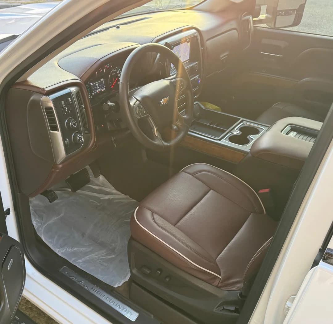 للبيع وانيت سلفرادو هاي كنتري موديل 2017 أعلى فئة وارد قطر thumbnail 10