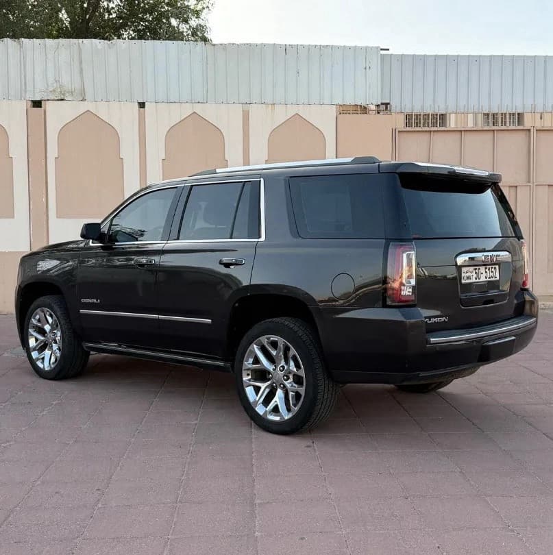 للبيع يوكن دينالي موديل 2017 - عداد 201 - لون رمادي وكالة الكويت thumbnail 1