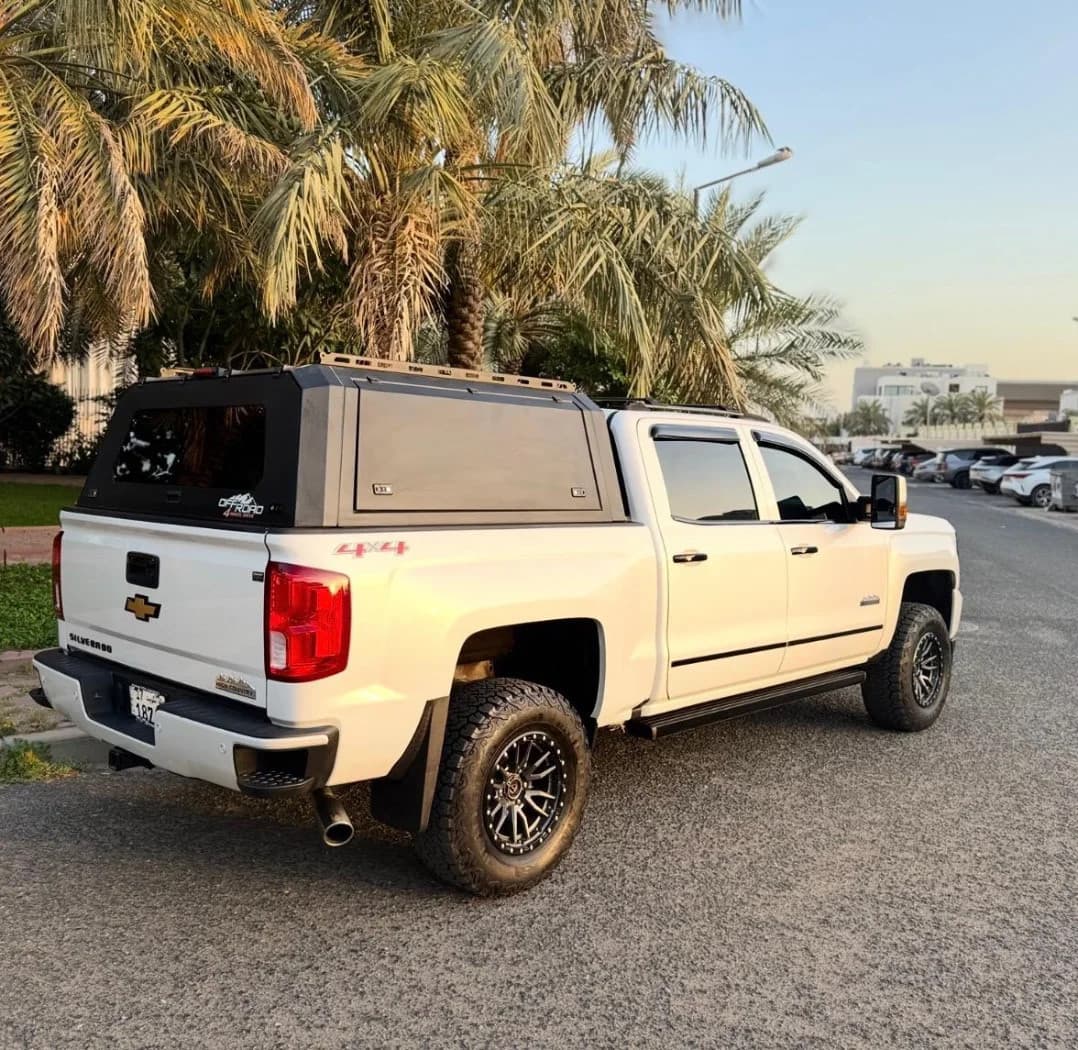 للبيع وانيت سلفرادو هاي كنتري موديل 2017 أعلى فئة وارد قطر thumbnail 4