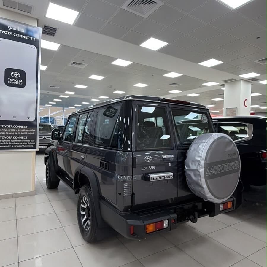 LAND CRUISER lc76 4WD V6 thumbnail 3