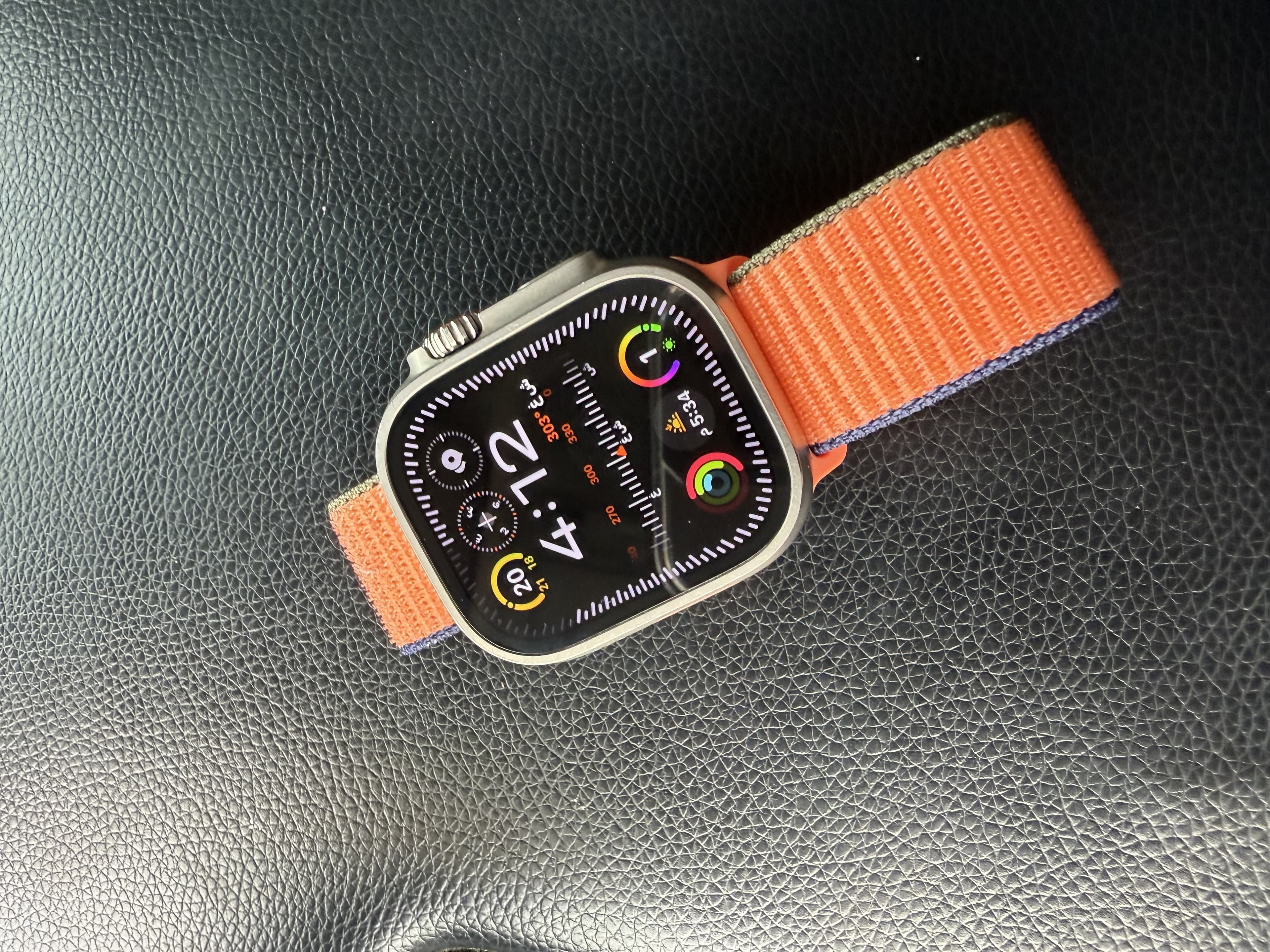 للبيع ساعة أبل ألترا تيتانيوم الجيل الأول 49mm نظيفة جداً thumbnail 3