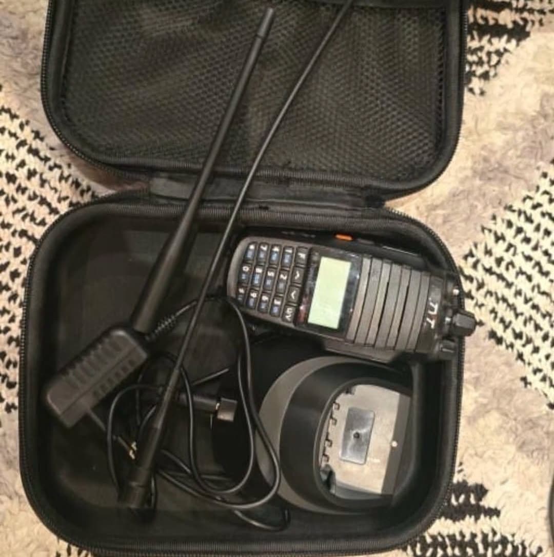 للبيع لاسلكلي TYT متنقل من كاموفلاج مع كامل أغراضه thumbnail 1