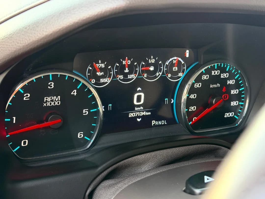 للبيع يوكن دينالي موديل 2017 - عداد 201 - لون رمادي وكالة الكويت thumbnail 11