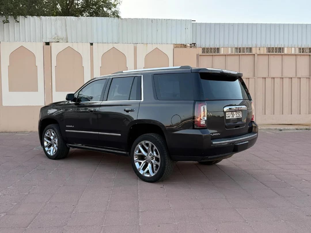 للبيع يوكن دينالي موديل 2017 - عداد 201 - لون رمادي وكالة الكويت thumbnail 5