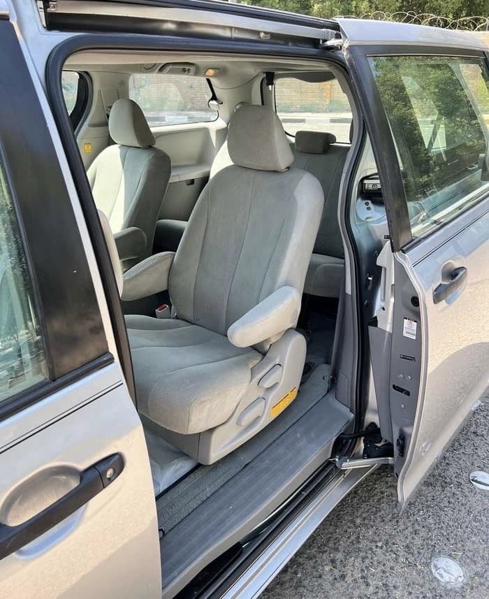 للبيع تويوتا سيينا موديل 2011 thumbnail 9