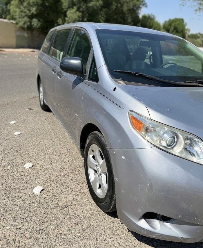 للبيع تويوتا سيينا موديل 2011 thumbnail 6