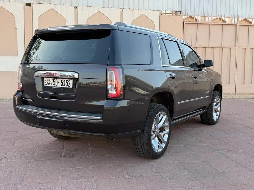 للبيع يوكن دينالي موديل 2017 - عداد 201 - لون رمادي وكالة الكويت thumbnail 8